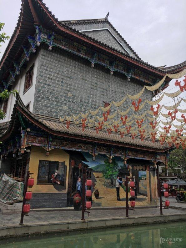 与现代感和个性化的当代艺术的第一次“亲密接触” 光中——尹光中艺术文献展在省博物馆开展